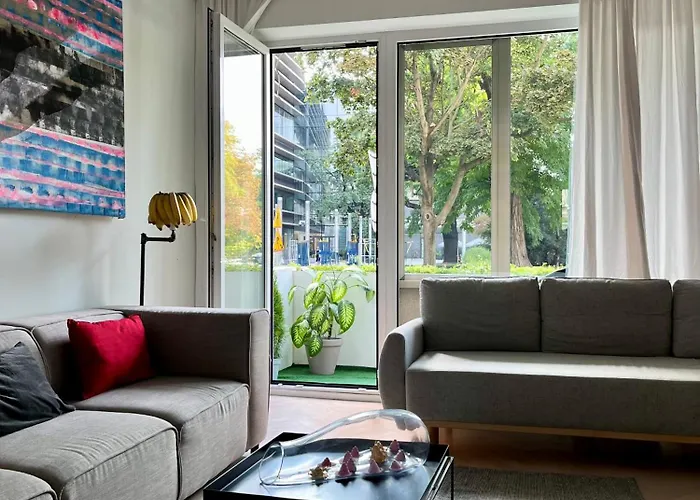 Art & Design 3 Rooms Apartment In City Center