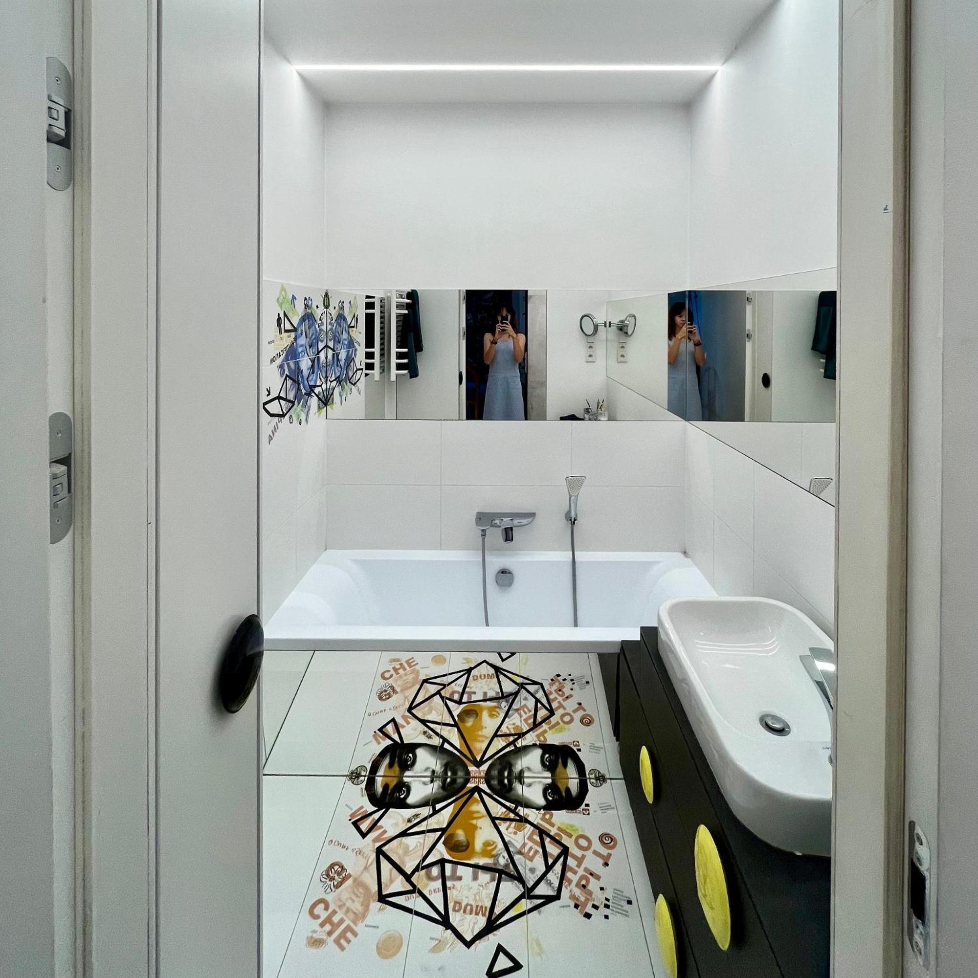 Art & Design 3 In Center Apartment