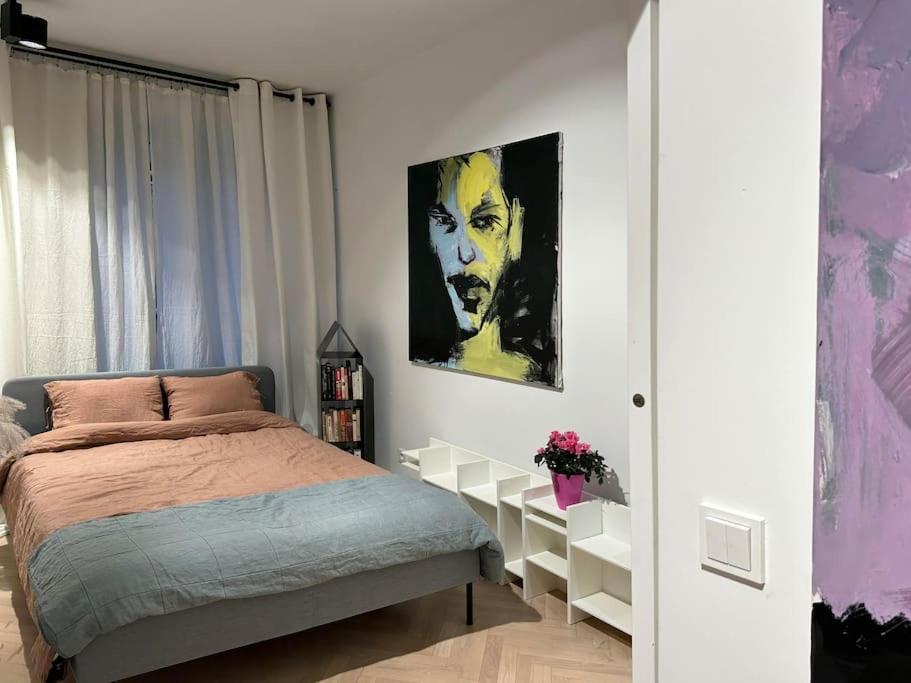 Art & Design 3 In Center Apartment